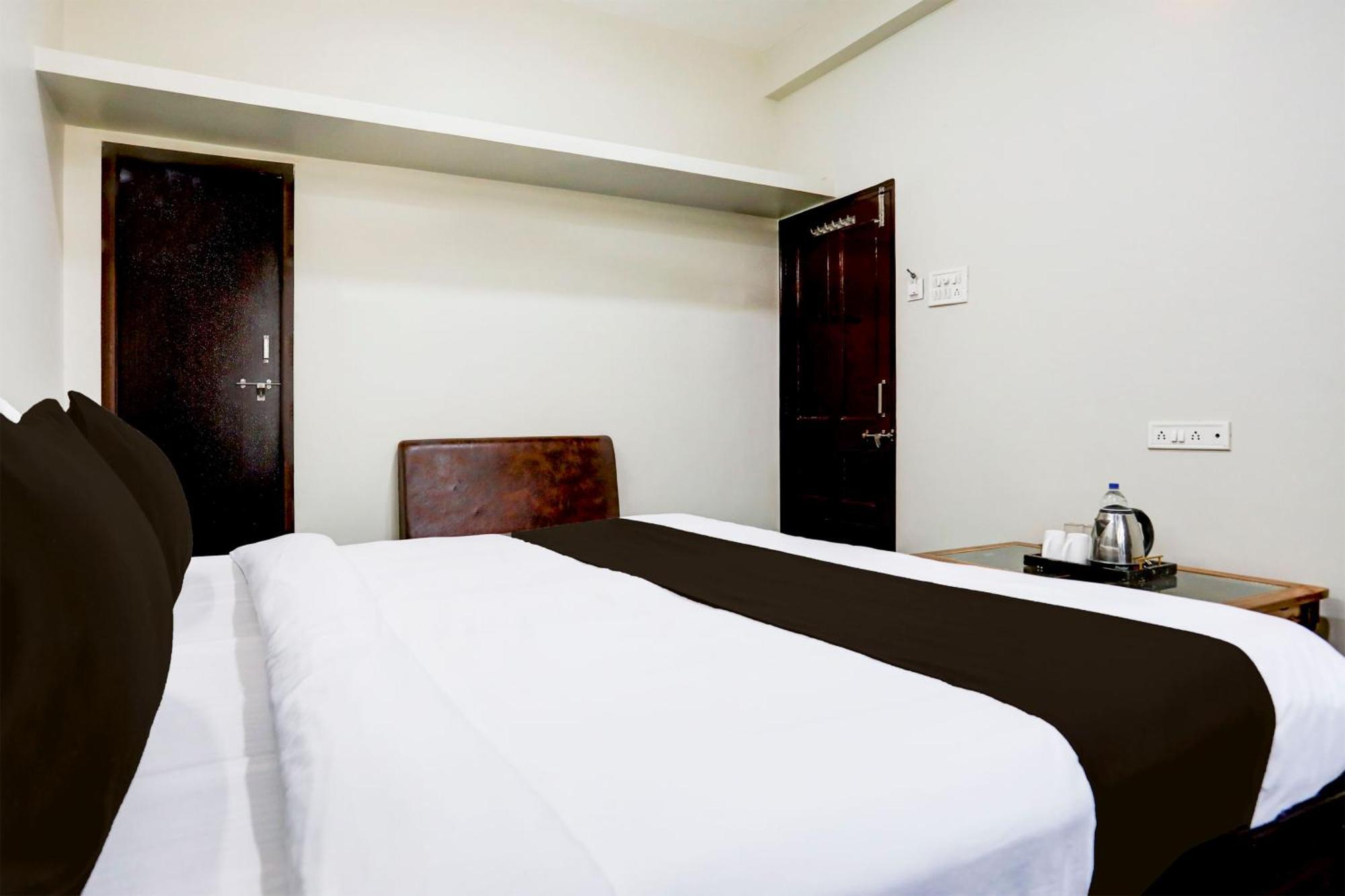 Hotel O The Baba Gest House Indore Eksteriør billede